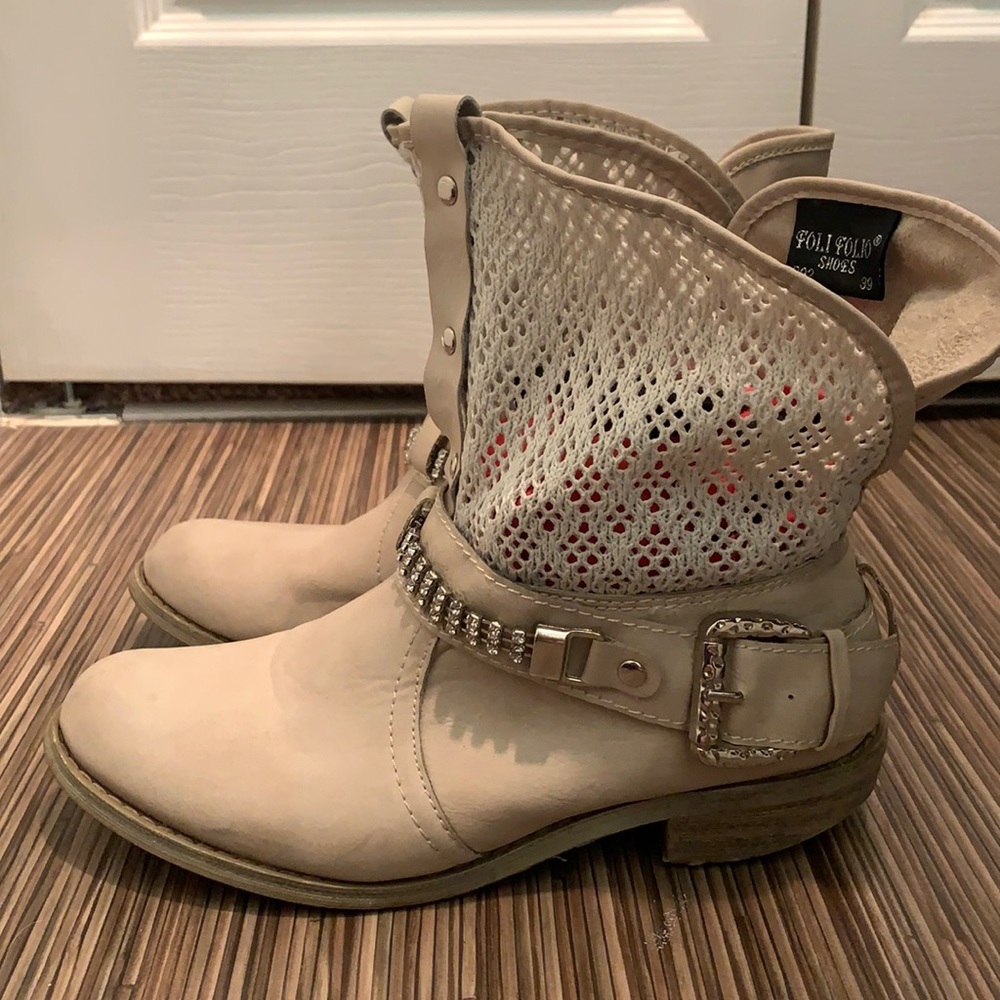 Women 8.5 tan booties